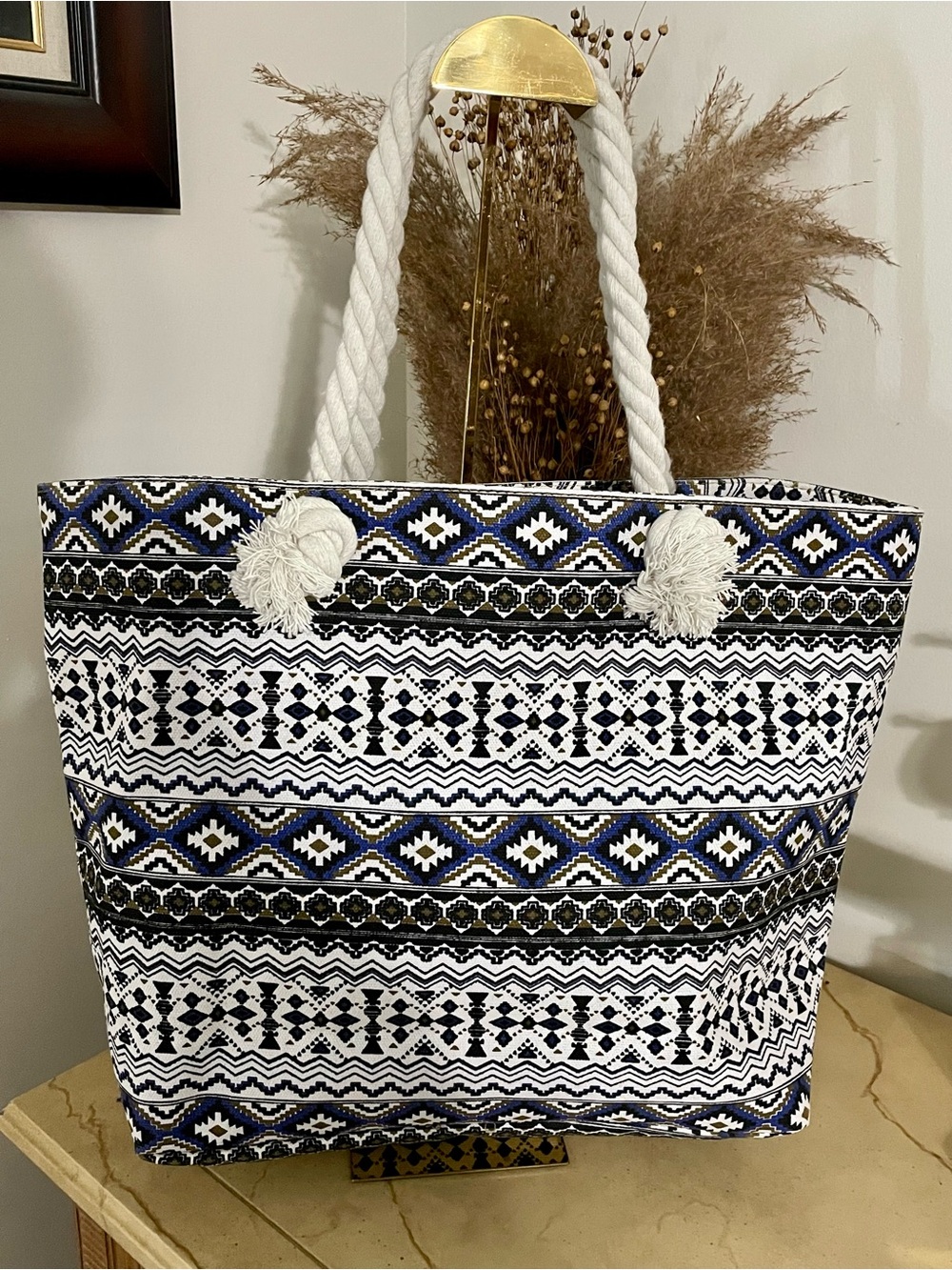 Woven Aztec Pattern Rope-Handle Beach/Tote  Bag in Navy & White EUC